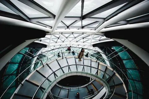 خلفية درج حلزوني بدقة 4K · architecture · 3840×2560