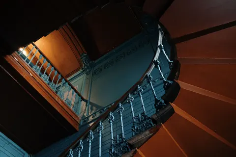 Wallpaper Tangga Spiral 4K · architecture · 3840×2560
