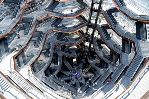 خلفية درج حلزوني بدقة 4K · architecture · 3840×2563