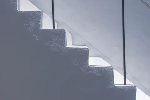 Wallpaper Tangga Geometris 4K · architecture · 3840×2563