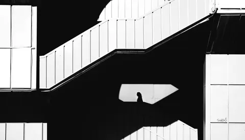 Wallpaper Tangga Geometris 4K · architecture · 3840×2215