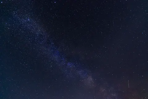 रात के आसमान में आकाशगंगा 4K वॉलपेपर · space · 3840×2565