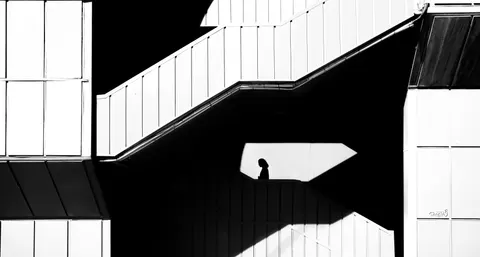 Fond d'écran Escalier géométrique 4K · architecture · 3840×2062