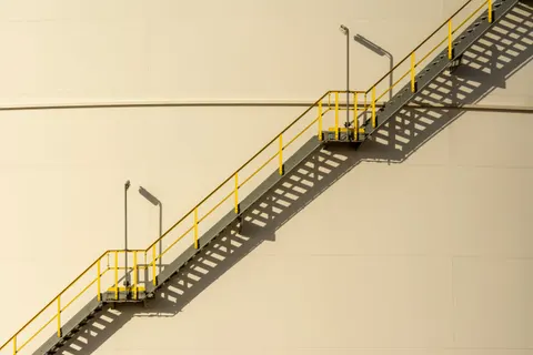خلفية سلالم هندسية بدقة 4K · architecture · 3840×2560