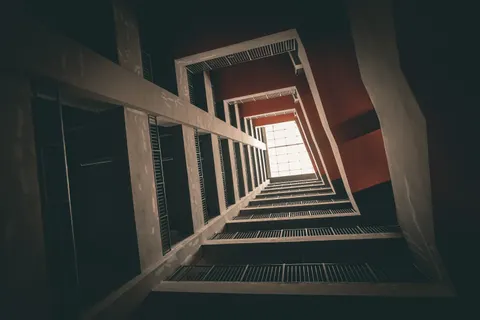 Wallpaper Tangga Geometris 4K · architecture · 3840×2560