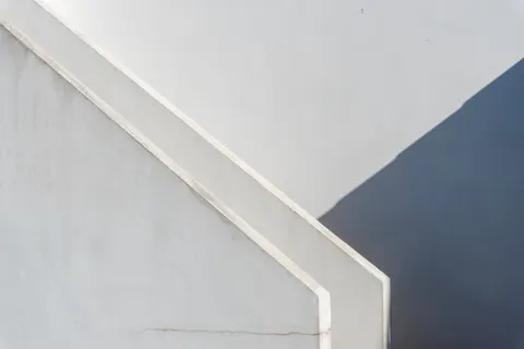 خلفية سلالم هندسية بدقة 4K · architecture · 3840×2563