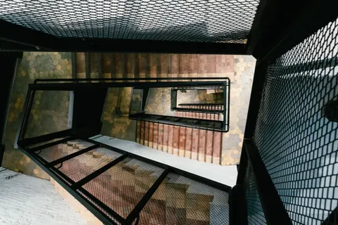 خلفية سلالم هندسية بدقة 4K · architecture · 3840×2560