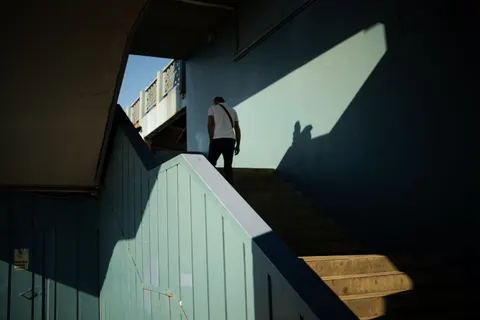 Fond d'écran Escalier géométrique 4K · architecture · 3840×2560