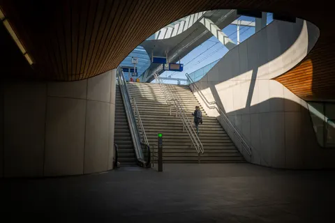 خلفية سلالم هندسية بدقة 4K · architecture · 3840×2560