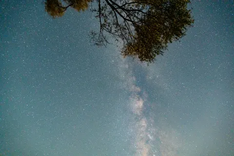Tapeta Nocne Niebo z Drogą Mleczną 4K · space · 3840×2560