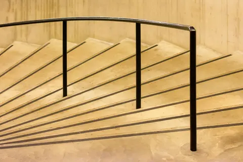 Fond d'écran Escalier géométrique 4K · architecture · 3840×2560