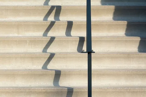 Fond d'écran Escalier géométrique 4K · architecture · 3840×2560