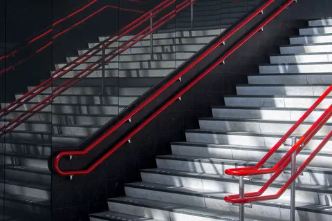 Обои Геометрическая лестница 4K · architecture · 3840×2560