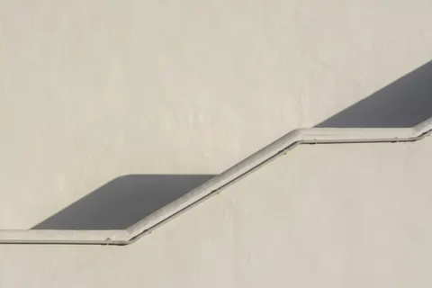 خلفية سلالم هندسية بدقة 4K · architecture · 3840×2560