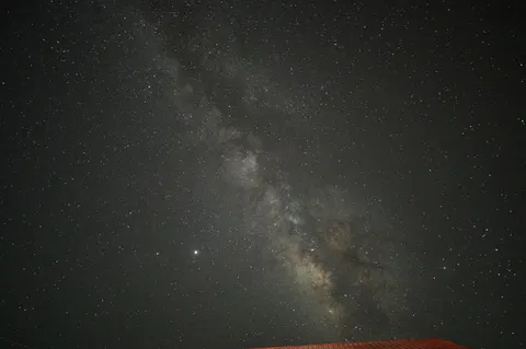 银河夜空 4K壁纸 · space · 3840×2555