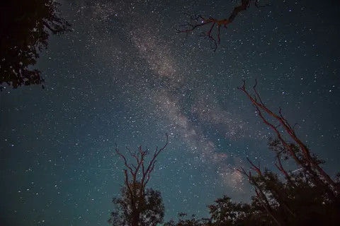 银河夜空 4K壁纸 · space · 3840×2560