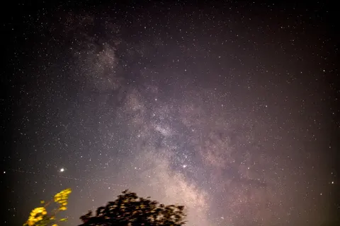 रात के आसमान में आकाशगंगा 4K वॉलपेपर · space · 3840×2561