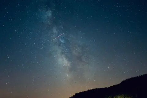 Tapeta Nocne Niebo z Drogą Mleczną 4K · space · 3840×2560