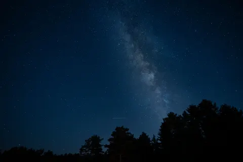 रात के आसमान में आकाशगंगा 4K वॉलपेपर · space · 3840×2561