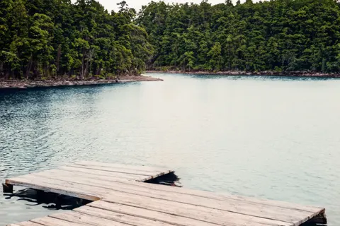 والپیپر اسکله چوبی با کیفیت 4K · ocean · 3840×2560