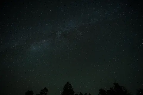 Tapeta Nocne Niebo z Drogą Mleczną 4K · space · 3840×2560