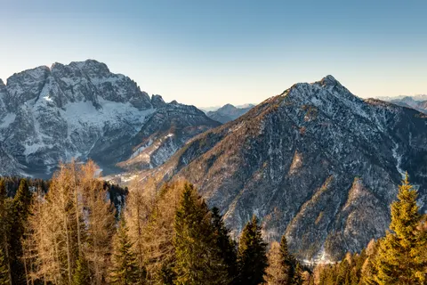 خلفية جبال الدولوميت بدقة 4K · mountains · 3840×2560