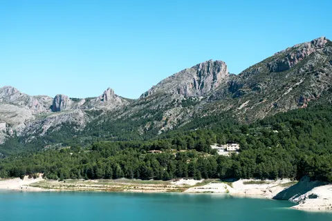 Mountain Lake 4K Wallpaper · mountains · 3840×2560