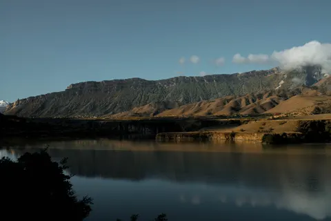 산속 호수 4K 배경화면 · mountains · 3840×2563