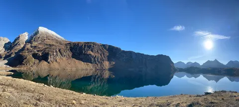 Fondo de pantalla Lago de montaña 4K · mountains · 3840×1718