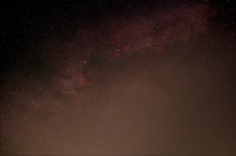 银河夜空 4K壁纸 · space · 3840×2555