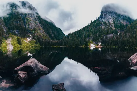 Mountain Lake 4K Wallpaper · mountains · 3840×2547