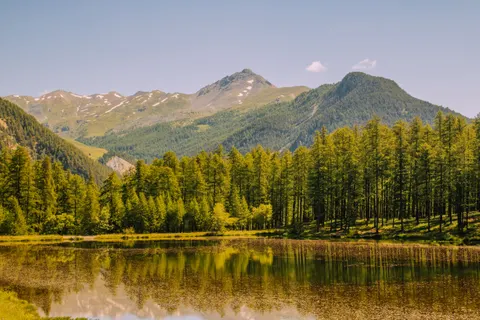 Fond d'écran Lac de montagne 4K · mountains · 3840×2560