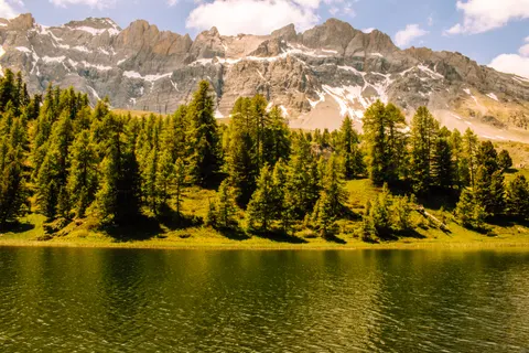 Обои Горное озеро 4K · mountains · 3840×2560