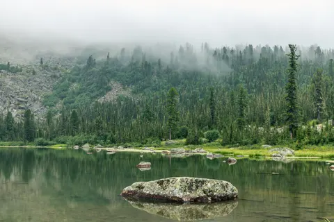 Обои Горное озеро 4K · mountains · 3840×2560