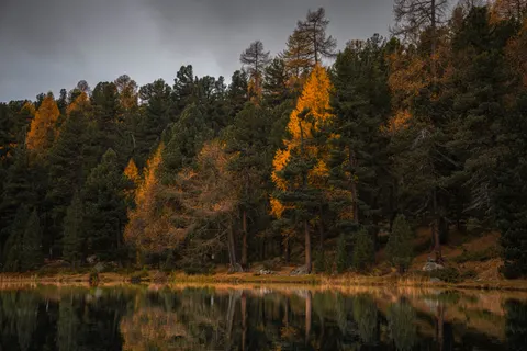 Bergsee 4K Hintergrundbild · mountains · 3840×2560