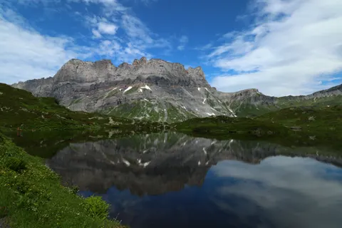 Bergsee 4K Hintergrundbild · mountains · 3840×2560