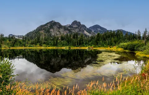 Bergsee 4K Hintergrundbild · mountains · 3840×2443