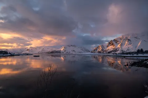 山中湖泊 4K壁纸 · mountains · 3840×2560