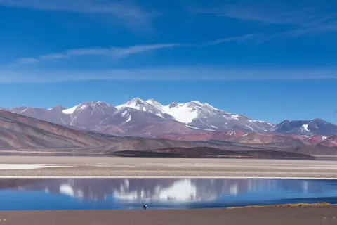 Fondo de pantalla Lago de montaña 4K · mountains · 3840×2560