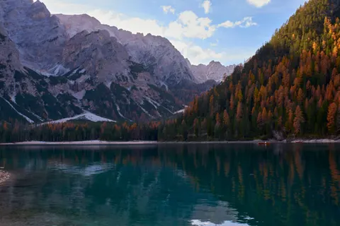 Fond d'écran Lac de montagne 4K · mountains · 3840×2560