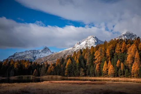 Обои Горное озеро 4K · mountains · 3840×2560