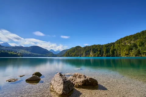 山中湖泊 4K壁纸 · mountains · 3840×2560
