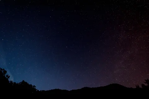 خلفية سماء مرصعة بالنجوم بدقة 4K · space · 3840×2560