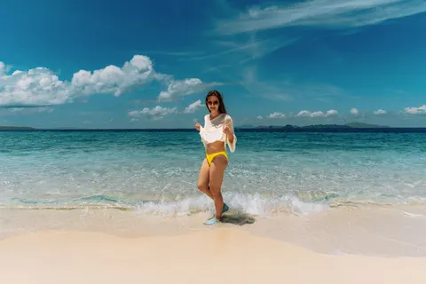 خلفية شاطئ استوائي بدقة 4K · ocean · 3840×2560