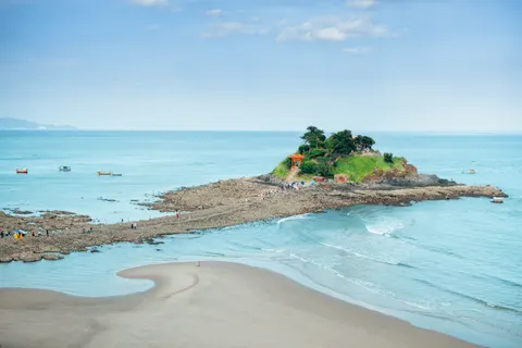 خلفية شاطئ استوائي بدقة 4K · ocean · 3840×2560