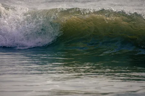 Fond d'écran Vagues de l'océan 4K · ocean · 3840×2560
