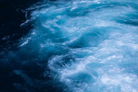 Ocean Waves 4K Wallpaper · ocean · 3840×2560