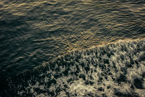 Ocean Waves 4K Wallpaper · ocean · 3840×2560