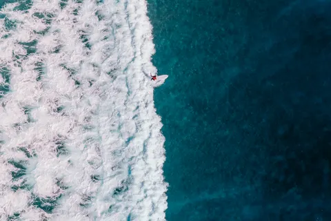 Meereswellen 4K Hintergrundbild · ocean · 3840×2558