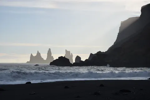 Sfondo Spiaggia di Sabbia Nera 4K · travel · 3840×2560